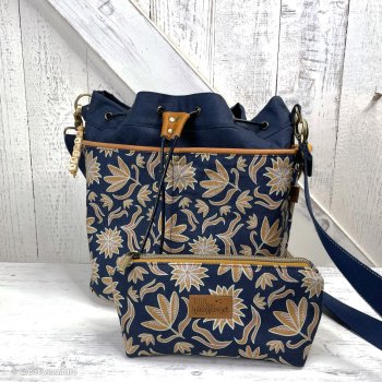 Preview: Canvas, Baumwolle, Retro Flowers by Emjo Design dunkelblau